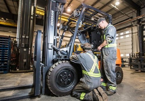 imported-forklift-repairing-service